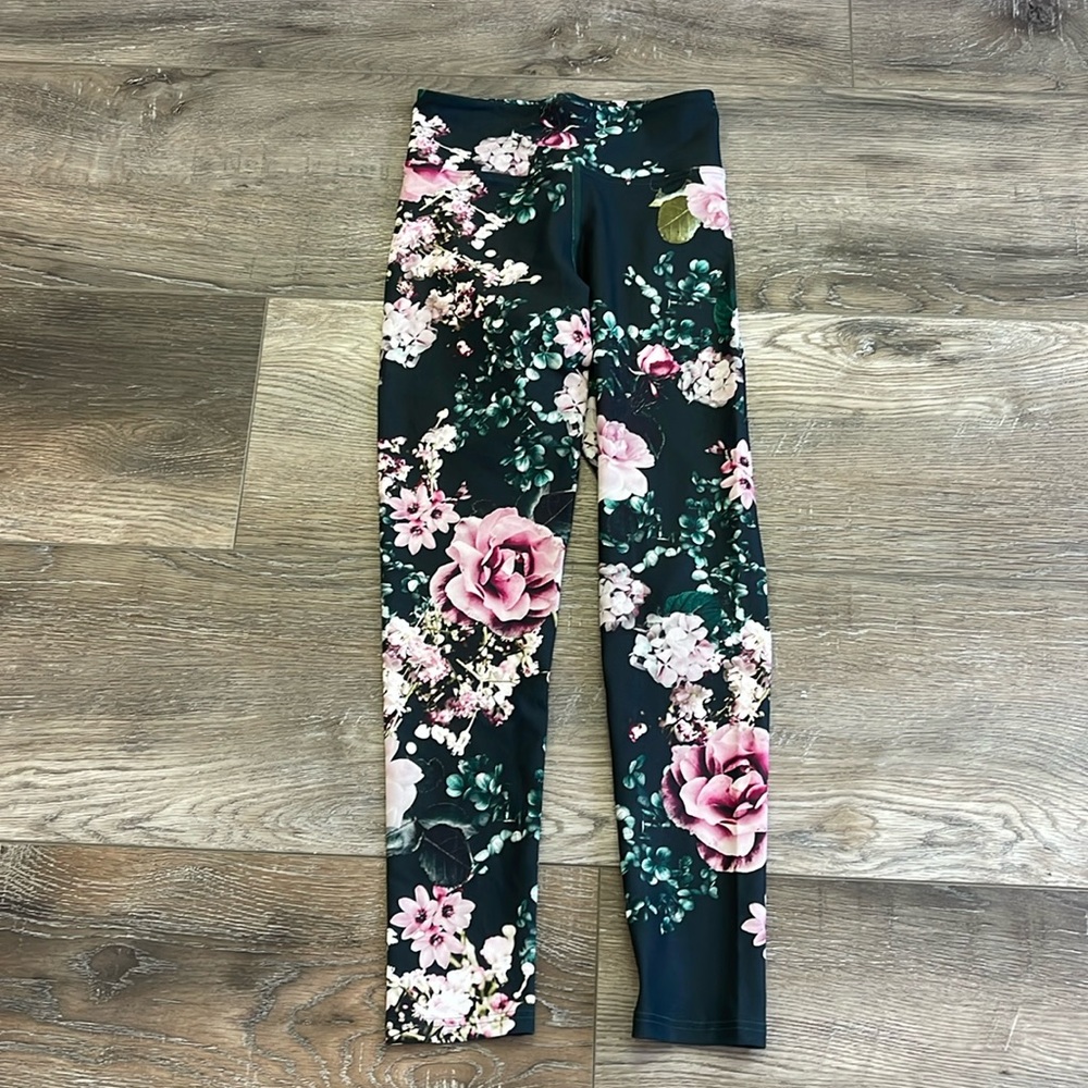 Dharma Bums 7/8 leggings NWT Size S